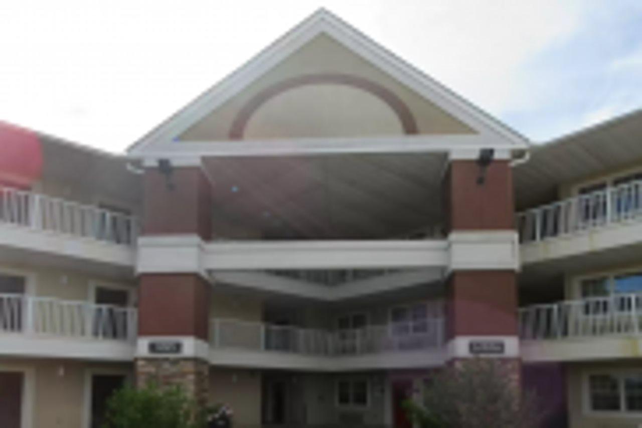 Suburban Near Hanes Mall Hotel 2*