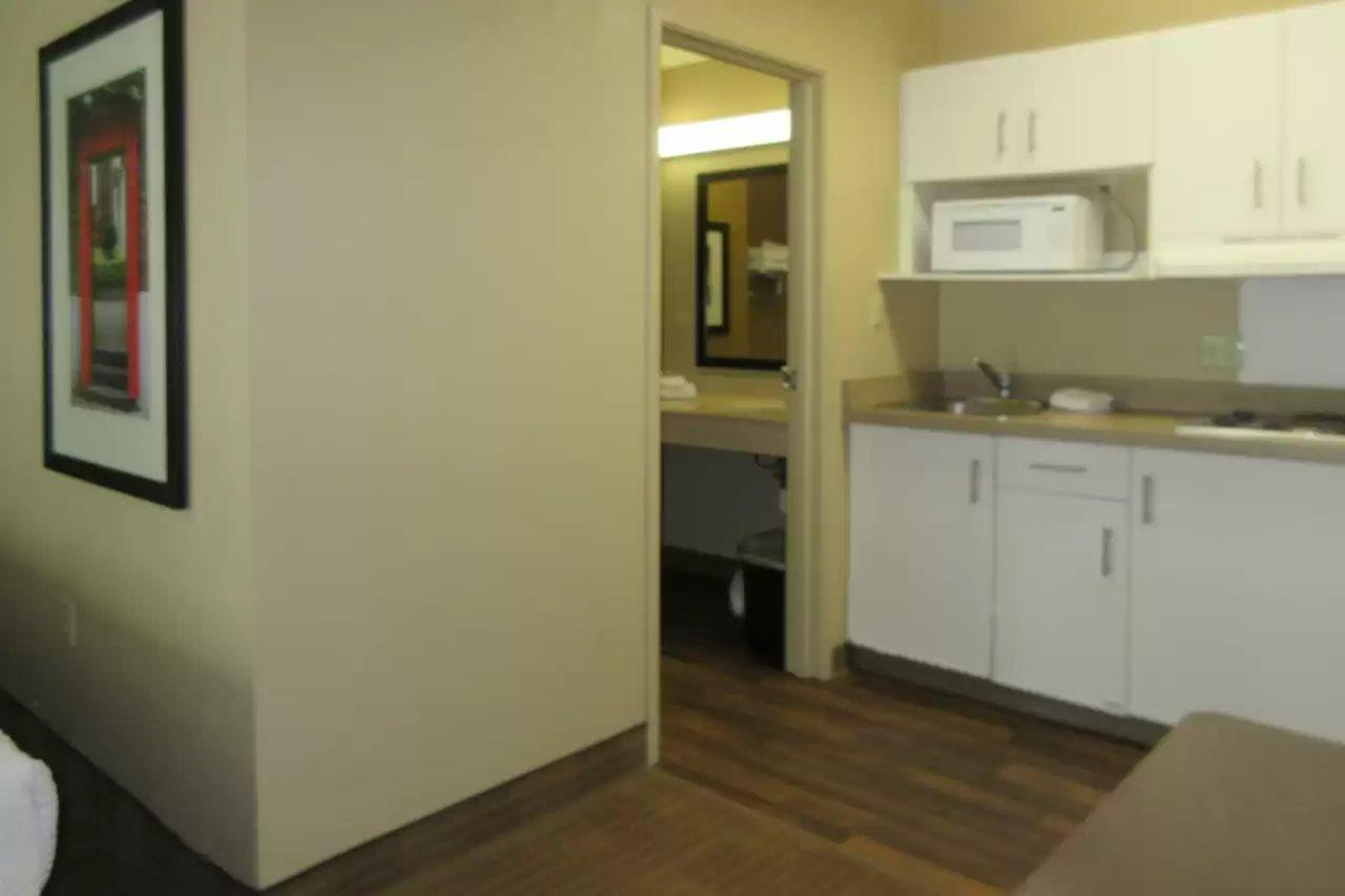 Hotel Suburban Near Hanes Mall 2*