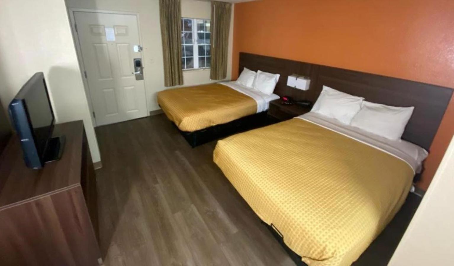 Hotel Suburban Near Hanes Mall