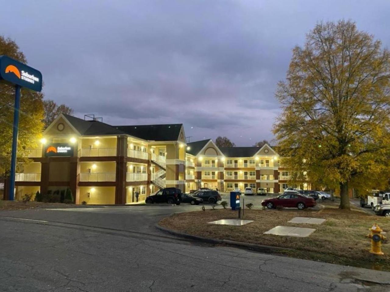 Hotel Suburban Near Hanes Mall 2*