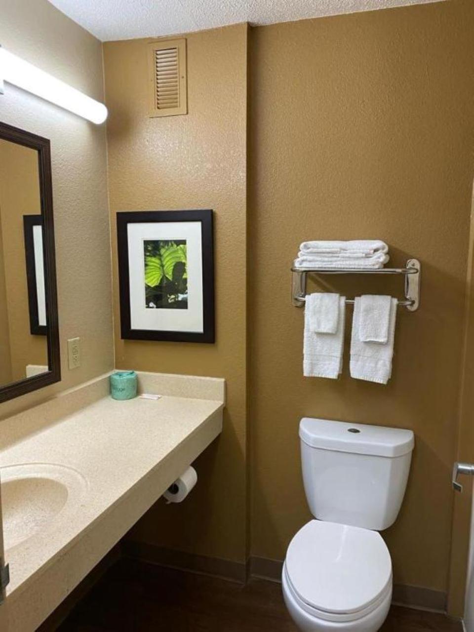 Hotel Suburban Near Hanes Mall