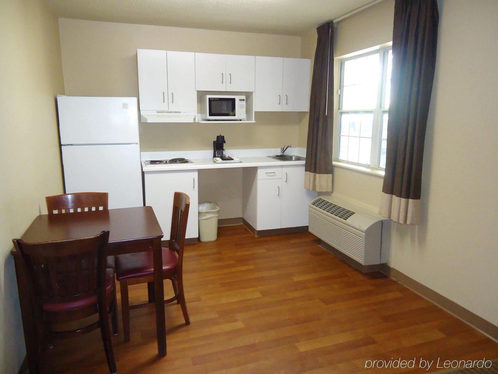 Hotel Suburban Near Hanes Mall Winston-Salem